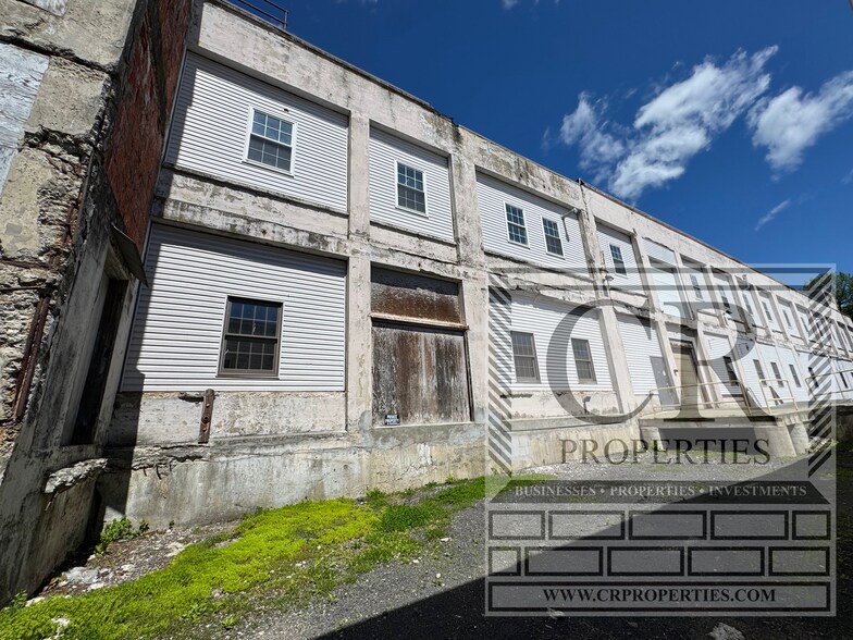 More Photos Of 155 Vineyard Ave, Highland Service For Sale