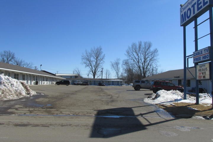 More Photos Of 2102 E Main St, Albert Lea Hotel For Sale