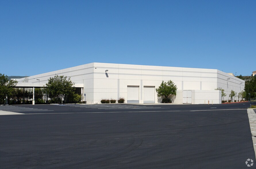 More Photos Of 709 Science Dr, Moorpark Warehouse For Lease
