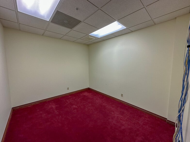 More Photos Of 200 S 6th St, Springfield Office For Lease
