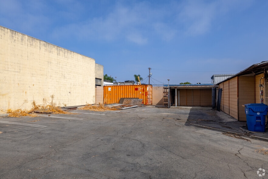 More Photos Of 6943 Eton Ave, Canoga Park Manufacturing For Sale