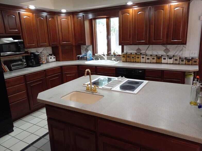 More Photos Of 900 N Burford Ave, Watonga Specialty For Sale