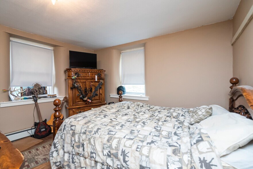 More Photos Of 1112 W Bridge St, Spring City Warehouse For Sale
