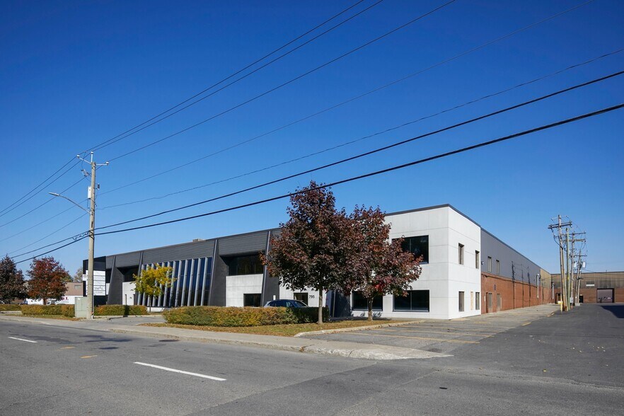 More Photos Of 789-799 Jean-Paul-Vincent, Longueuil Distribution For Lease