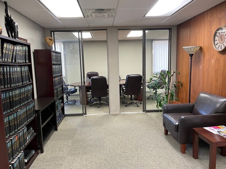 More Photos Of 4211 Glass Rd NE, Cedar Rapids Office For Lease