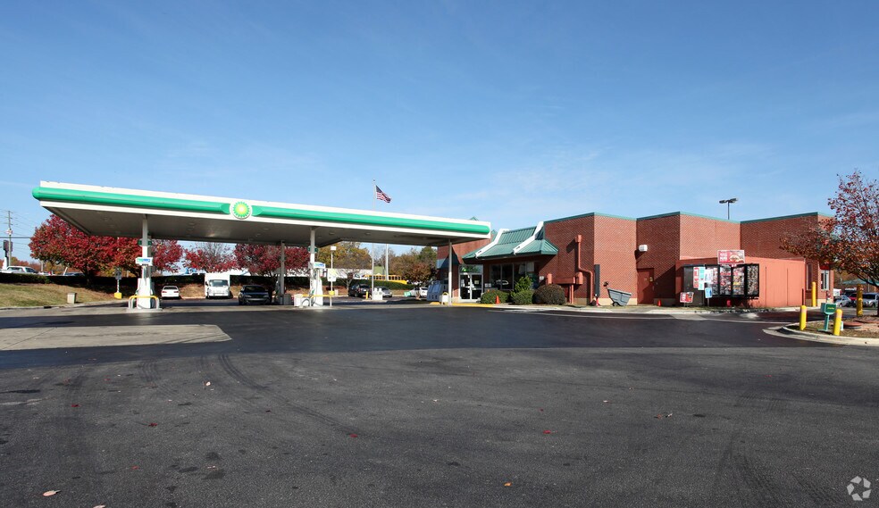 More Photos Of 7955 Fayetteville Rd, Garner Unknown For Lease