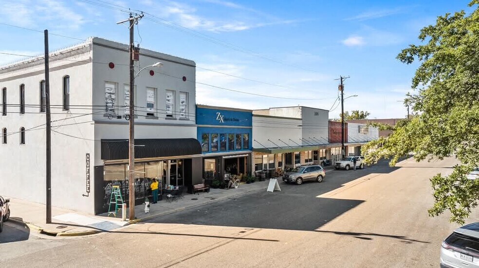 More Photos Of 107 W Main St, Cameron Storefront Retail Office For Lease