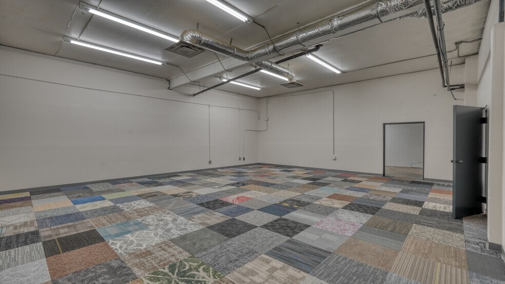 More Photos Of 2325 E Wheeling Ave, Cambridge Office For Lease