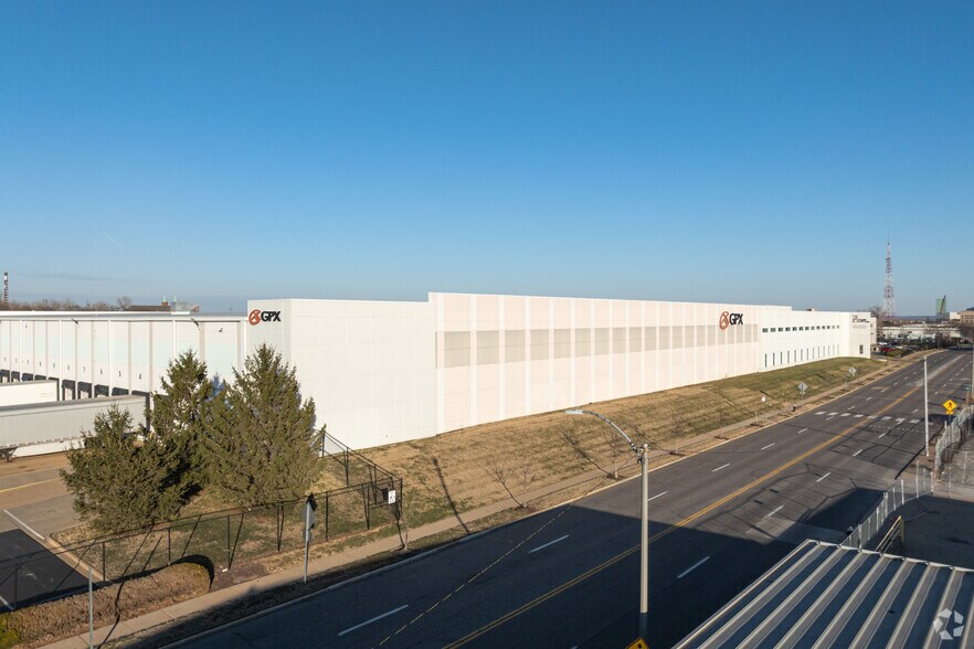 More Photos Of 1020 N 23rd St, Saint Louis Warehouse For Lease