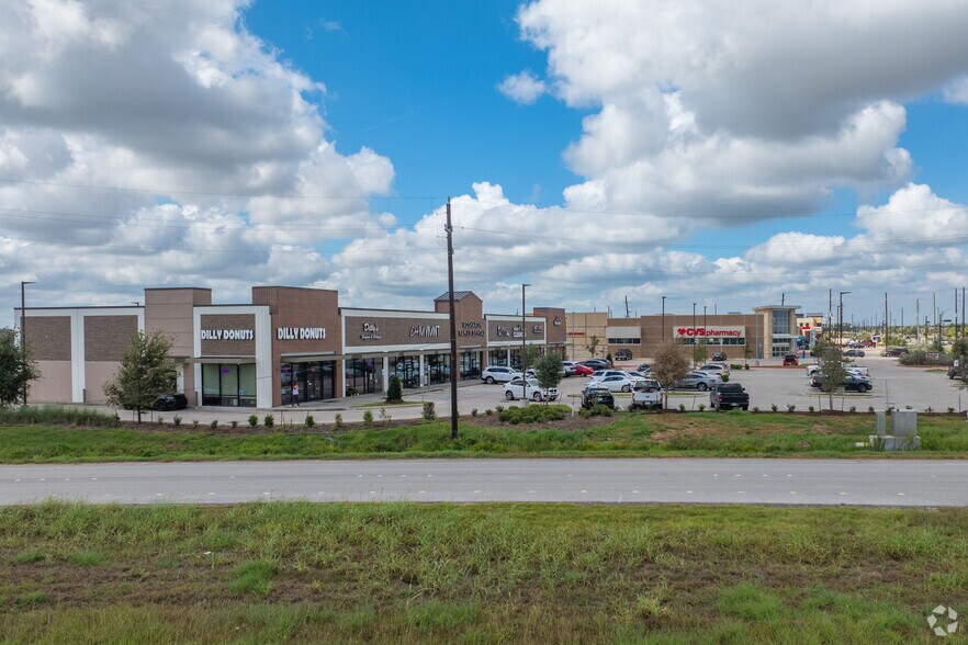 More Photos Of 3244 Meridiana Pky, Rosharon Storefront For Sale