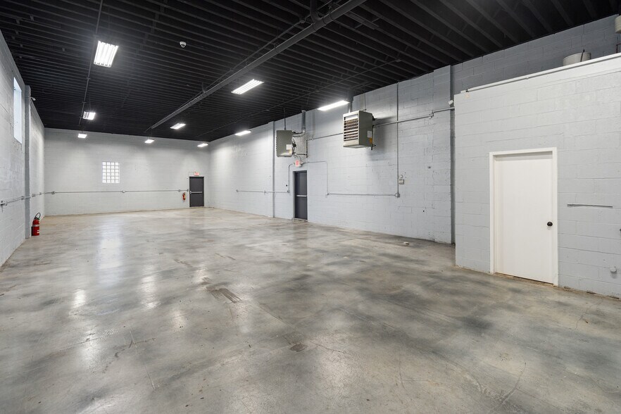 More Photos Of 353 Railroad Ave, Hackensack Warehouse For Lease