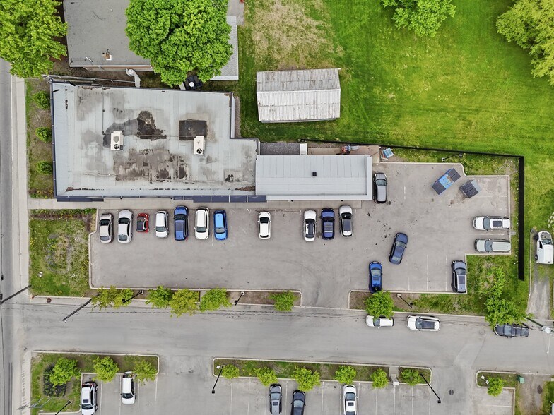 Primary Photo Of 625 Av 11E, Saint-jerome Freestanding For Lease