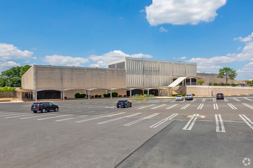 More Photos Of 4101 Branch Ave, Temple Hills Department Store For Sale