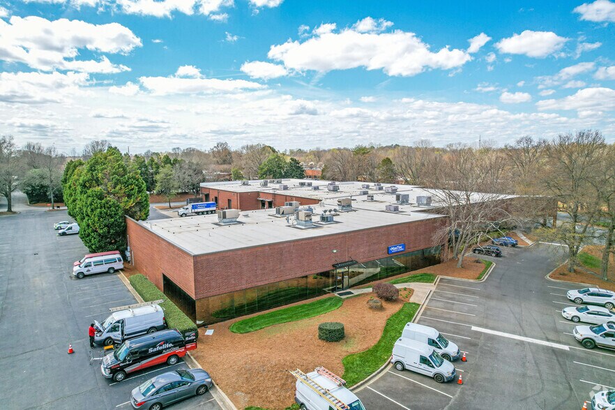 More Photos Of 9625 Southern Pine Blvd, Charlotte Light Distribution For Lease