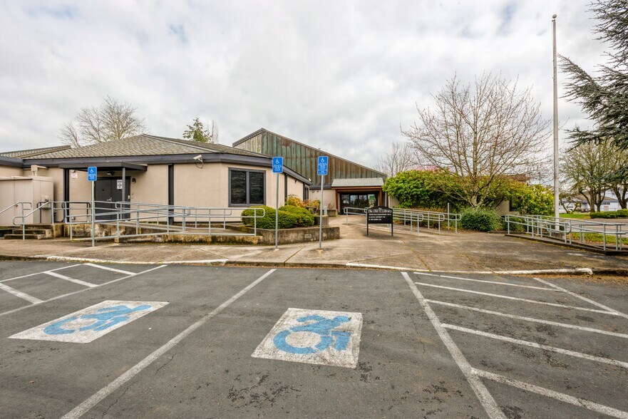 More Photos Of 1390 Waverly Dr SE, Albany Medical For Lease