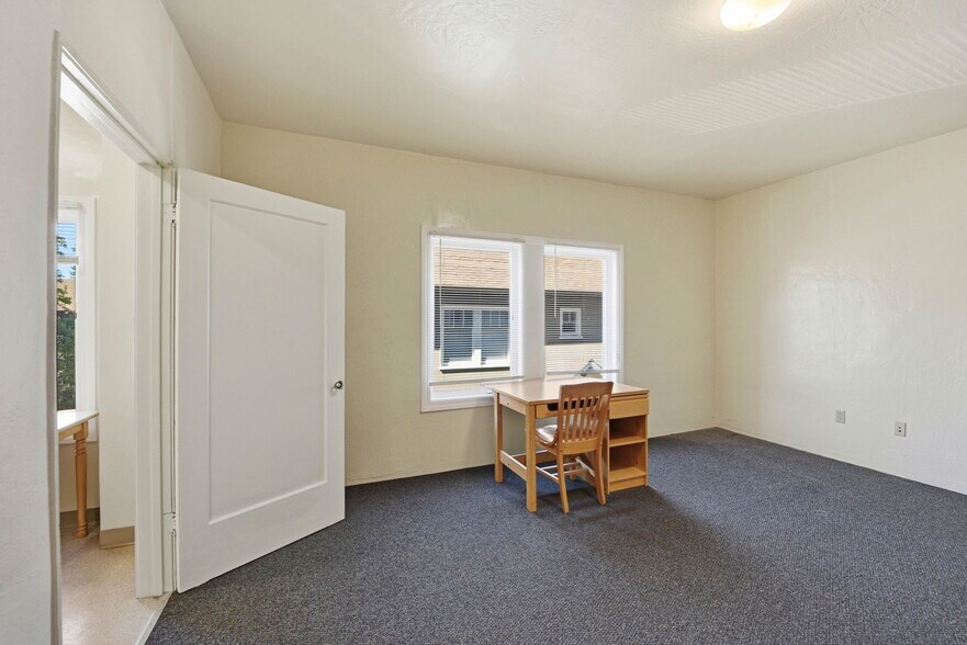 More Photos Of 2466 Virginia St, Berkeley Dormitory For Sale
