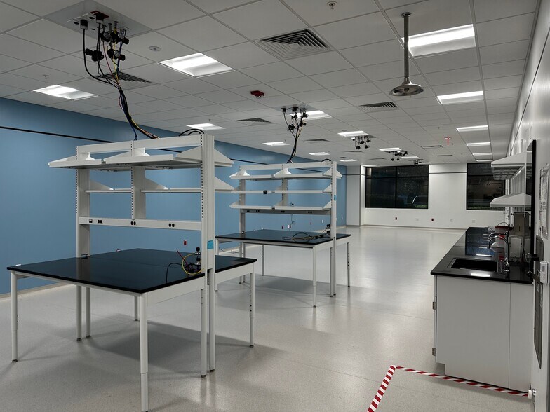 More Photos Of 13631 Progress Blvd, Alachua Medical For Lease