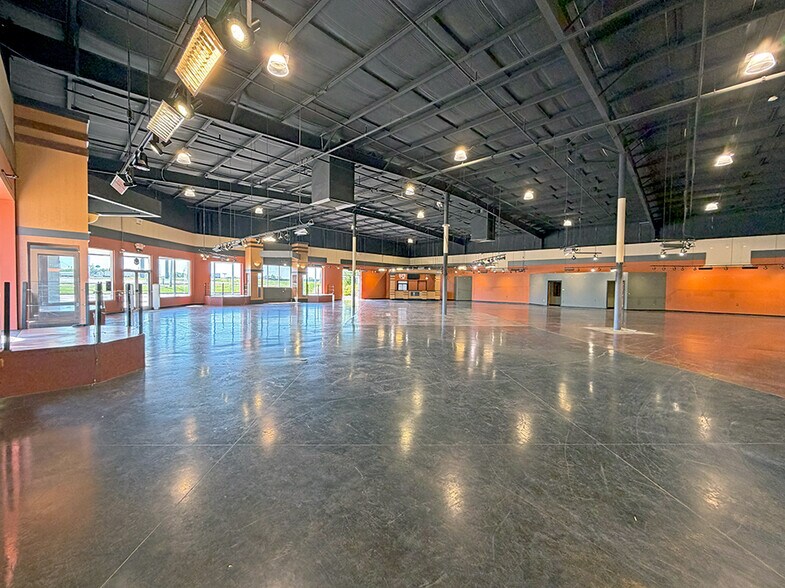 More Photos Of 205 N 44th St, Mount Vernon Showroom For Lease