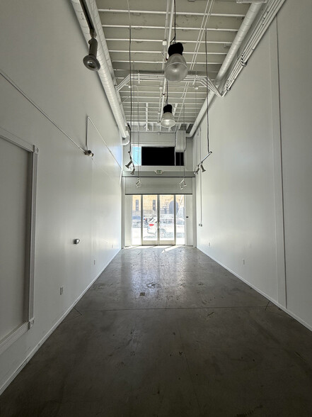 More Photos Of 921 Crocker St, Los Angeles Storefront Retail Office For Sale