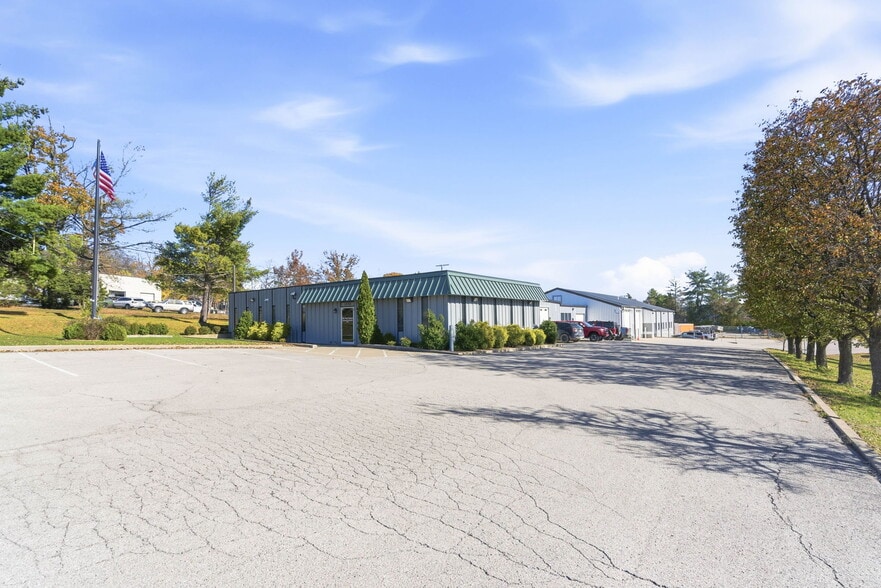 More Photos Of 13720 Aiken Rd, Louisville Warehouse For Lease