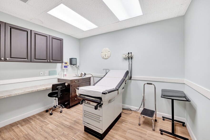 More Photos Of 3157 N University Dr, Davie Medical For Lease