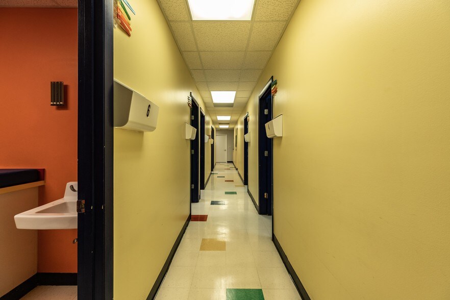 More Photos Of 8774 Perimeter Park Blvd, Jacksonville Medical For Sale