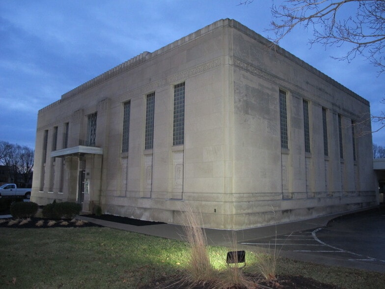 More Photos Of 215 E 38th St, Indianapolis Bank For Lease