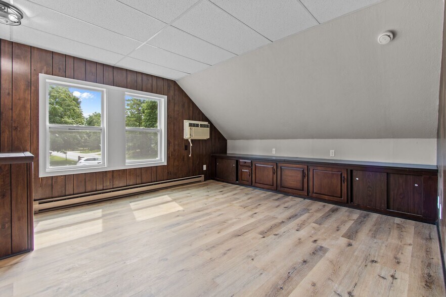 More Photos Of 1903 E Apple Creek Rd, Appleton Apartments For Sale
