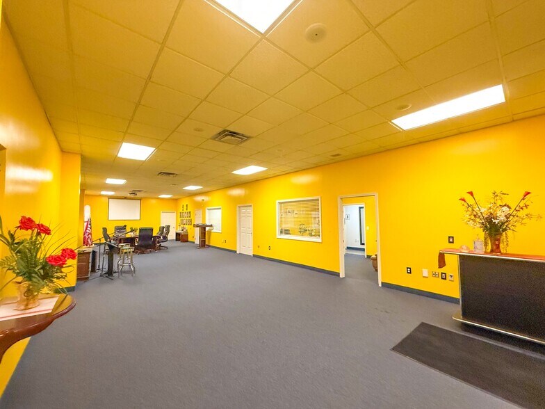 More Photos Of 2335 Columbia Hwy, Pulaski Office For Sale