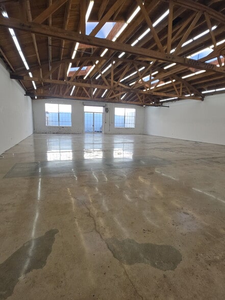 More Photos Of 664 S Anderson St, Los Angeles Warehouse For Lease