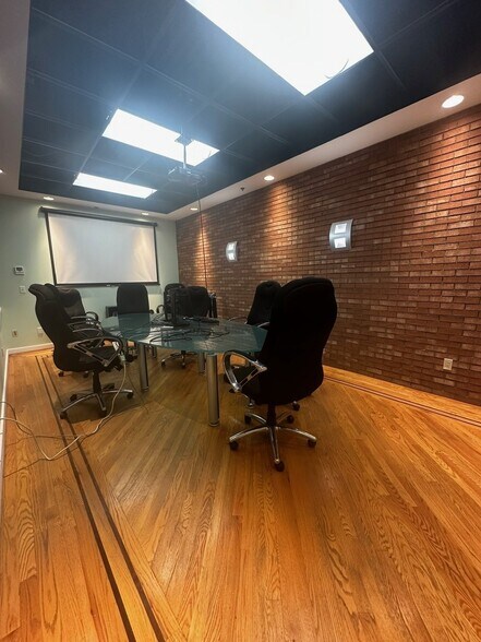 More Photos Of 362 Industrial Park Rd, Middletown Warehouse For Sale