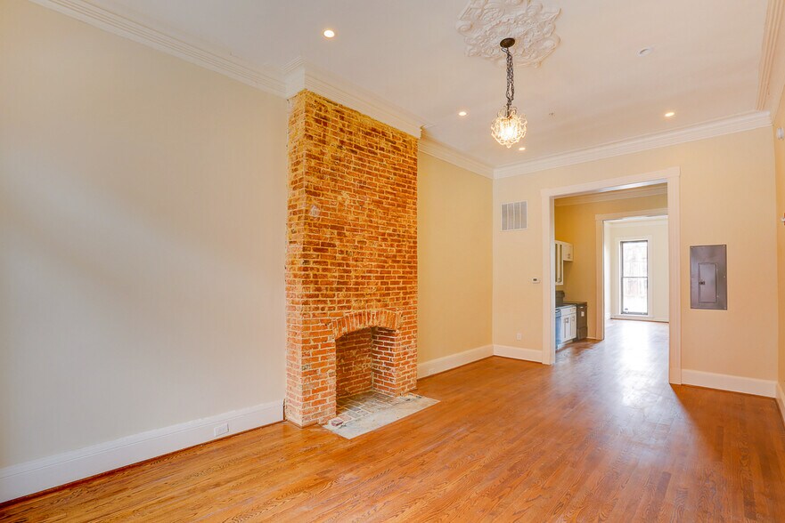 More Photos Of 2116-2118 Saint Paul St, Baltimore Apartments For Sale