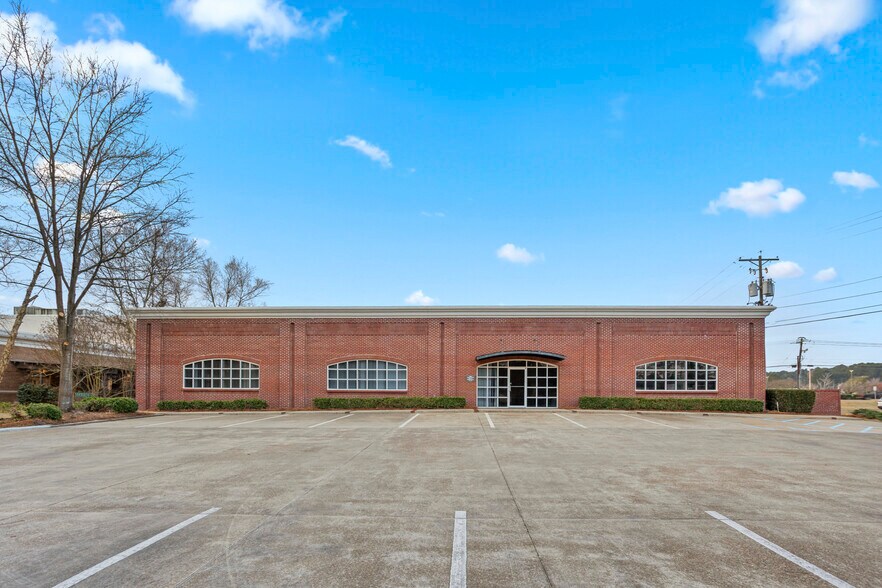 More Photos Of 2508 Lakeland Dr, Flowood Office For Lease