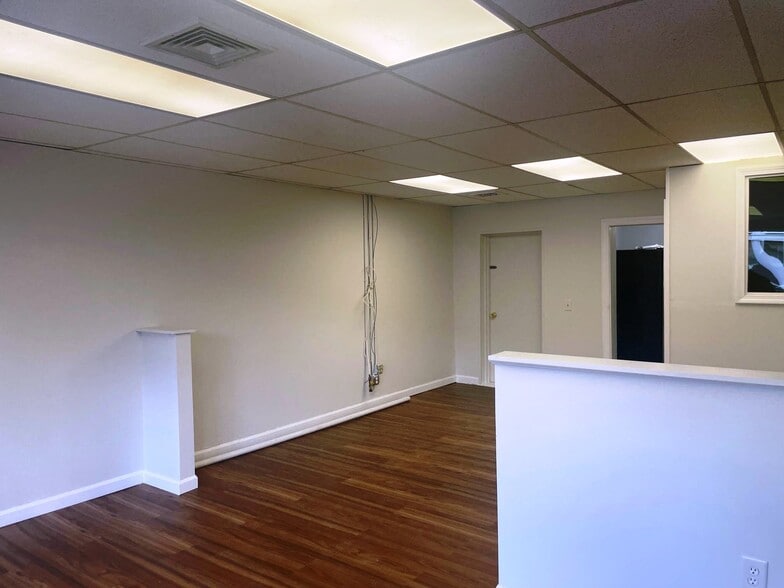 More Photos Of 883 Smithfield Ave, Lincoln Medical For Lease