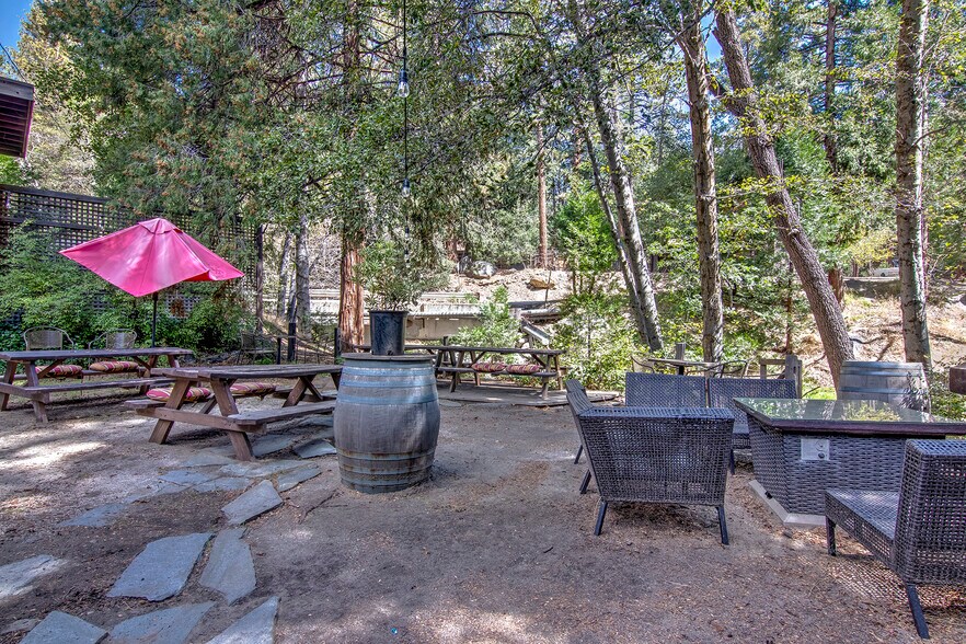 More Photos Of 54905 N Circle Dr, Idyllwild-Pine Cove Restaurant For Lease