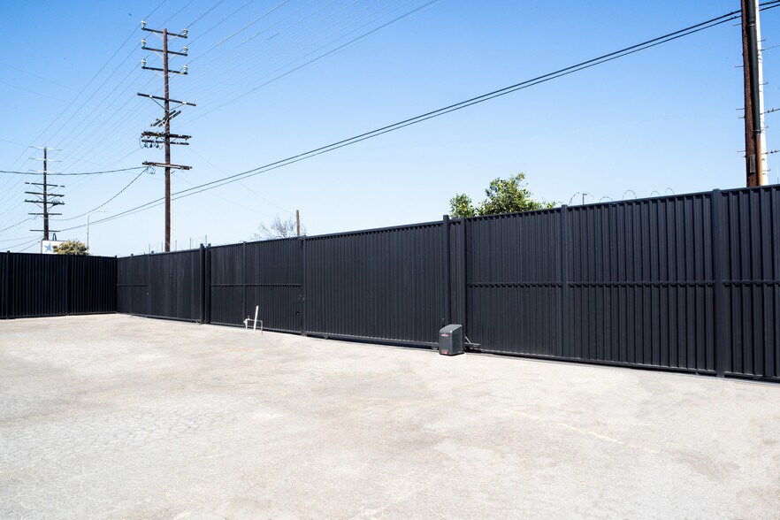 More Photos Of 13340 Raymer St, North Hollywood Manufacturing For Sale