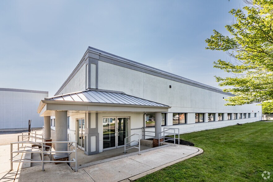 Primary Photo Of 200 Adams Blvd, Farmingdale Warehouse For Sale
