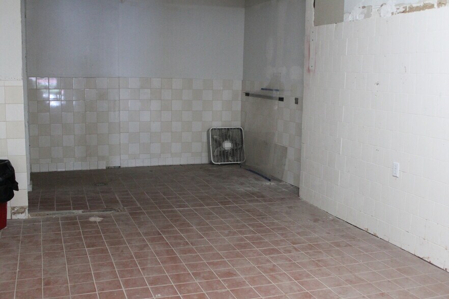 More Photos Of 12 Park Pl, Hudson Storefront Retail Residential For Lease