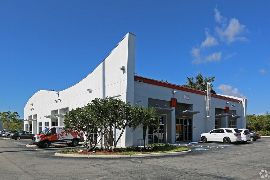 More Photos Of 1701 NW 112th Ave, Miami Storefront Retail Office For Lease