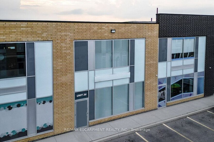 More Photos Of 1225 Queensway E, Mississauga Industrial For Sale