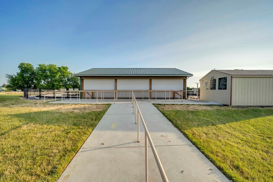 More Photos Of 3521 Sullivan Trl, Easton General Retail For Sale