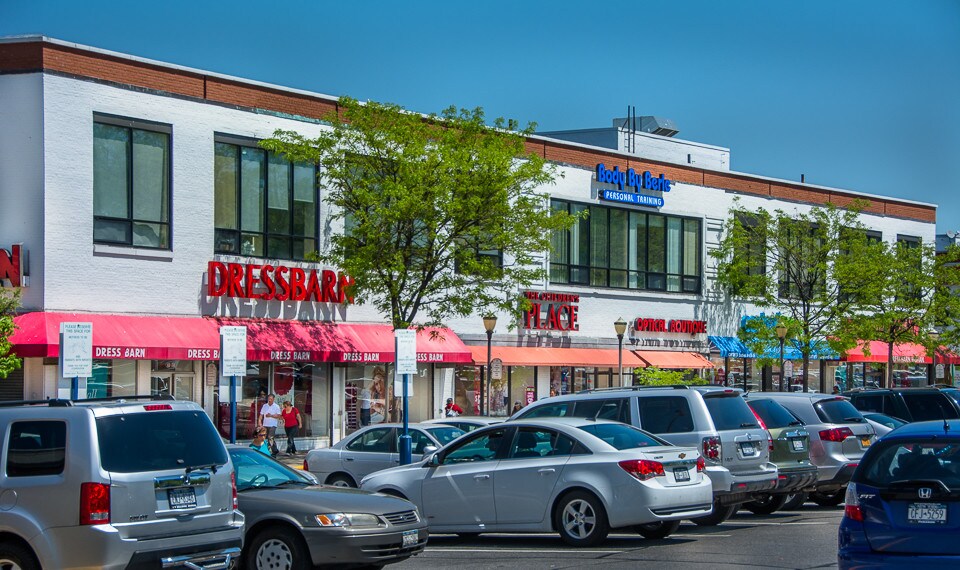 More Photos Of 61-18 190th St, Fresh Meadows General Retail For Sale