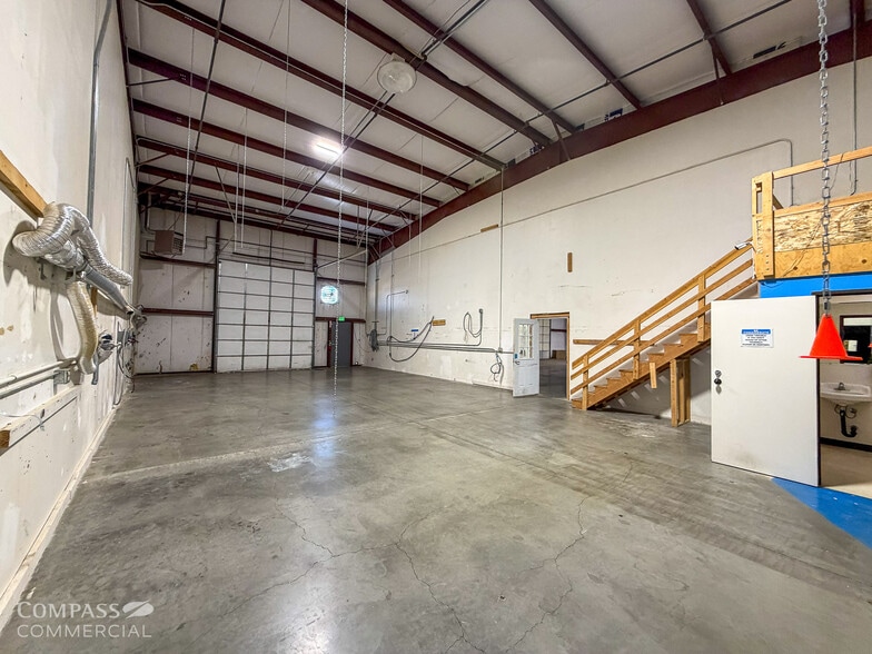 More Photos Of 217 Pumice Ave, Redmond Industrial For Lease