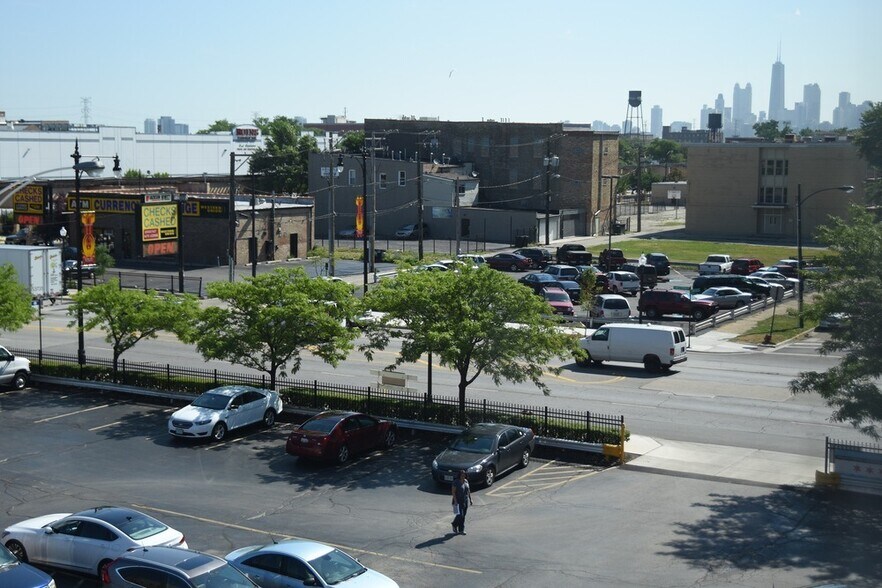 More Photos Of 100 N Western Ave, Chicago Flex For Lease