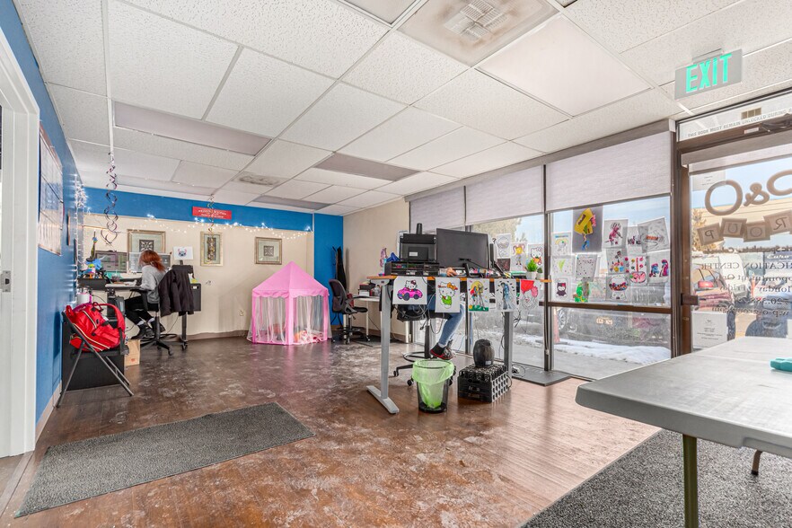 More Photos Of 370-386 Norfolk St, Aurora Warehouse For Sale