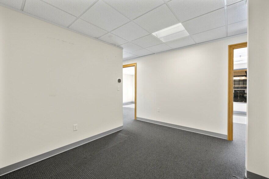 More Photos Of 264 N Broadway, Salem Freestanding For Sale