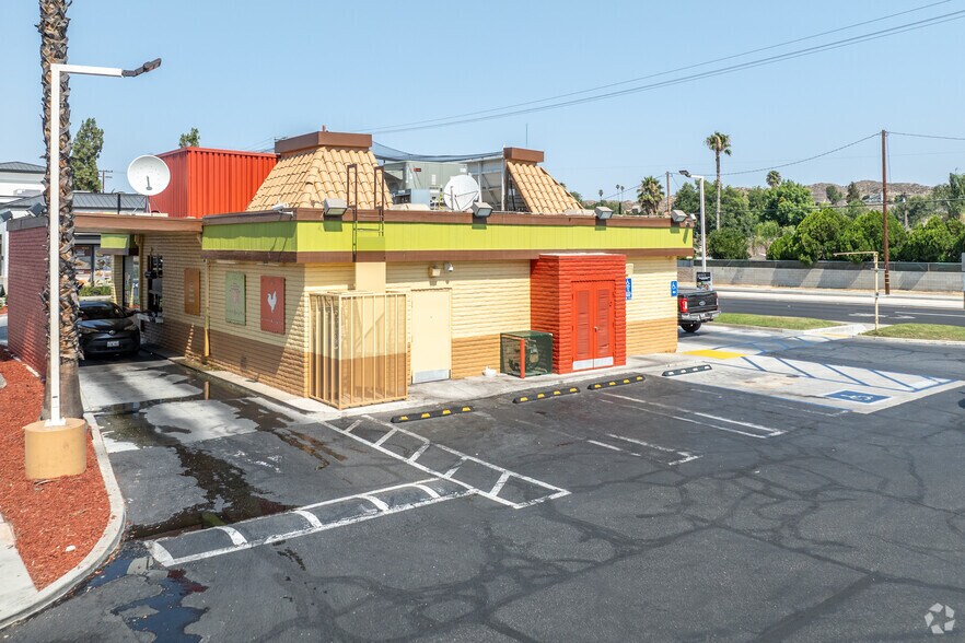 More Photos Of 41815-41871 E Florida Ave, Hemet Unknown For Lease