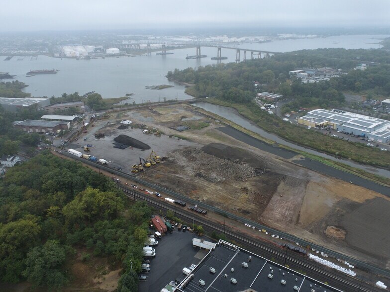 More Photos Of 1 Nassau Pl, Staten Island Warehouse For Lease