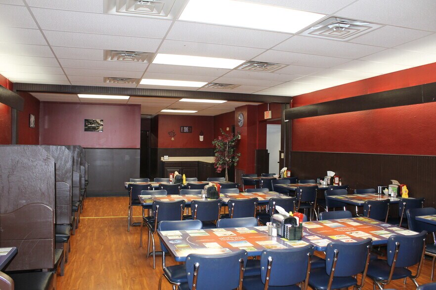 More Photos Of 145 S Main St, Saint Clair Specialty For Lease