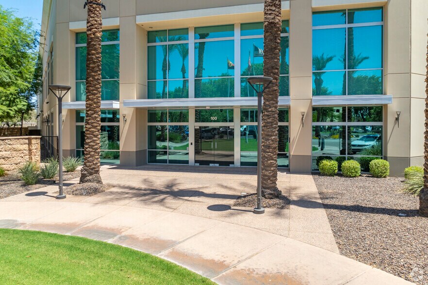 More Photos Of 2600 W Geronimo Pl, Chandler Office For Lease